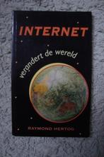 INTERNET VERANDERT DE WERELD door Raymond Hertog, Gelezen, Ophalen of Verzenden