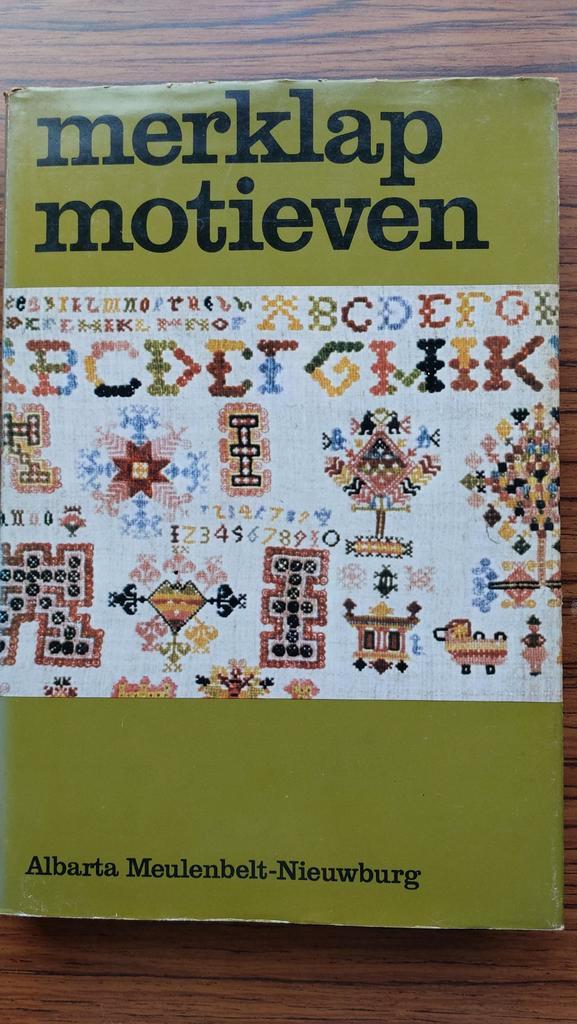 Boek Merklapmotieven - Alberta Meulenbelt-Nieuwburg, Hobby en Vrije tijd, Borduren en Borduurmachines, Patroon, Ophalen of Verzenden