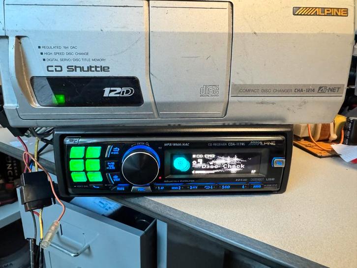 Alpine Autoradio met CD Wisselaar, Auto diversen, Autoradio's, Zo goed als nieuw, Ophalen of Verzenden