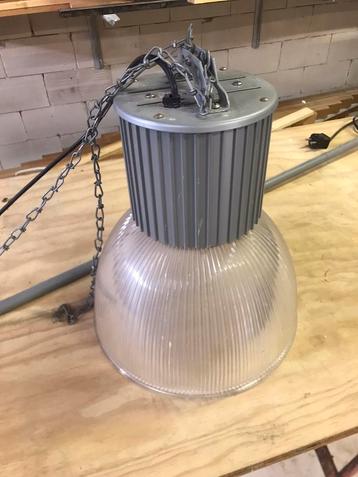 Drie mooie hanglampen  beschikbaar voor biedingen