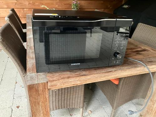 Zwarte Samsung combimagnetron Inventum MN256C, Witgoed en Apparatuur, Magnetrons, Zo goed als nieuw, Vrijstaand, Combimagnetron