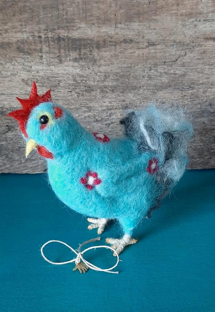 Genaaldvilte kleurrijke kip wol naaldvilten handgemaakt, Hobby en Vrije tijd, Vilt, Nieuw, Wolvilt, Ophalen of Verzenden