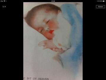 Vintage prent van slapende baby; gesigneerd en achter glas. beschikbaar voor biedingen