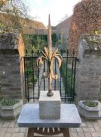 Oude smeedijzeren pinakel, bliksemafleider, natuursteen voet, Ophalen
