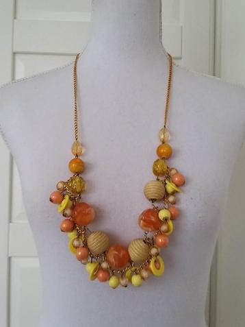 Vintage gele en oranje kralen ketting beschikbaar voor biedingen