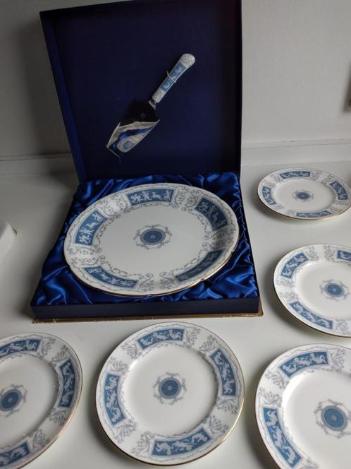 Coalport Revelry gebaksset in doos + 6 gebaksbordjes, Antiek en Kunst, Antiek | Servies los, Ophalen