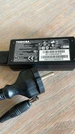 Originele toshiba adapter, Computers en Software, Laptop-opladers, Ophalen of Verzenden, Zo goed als nieuw