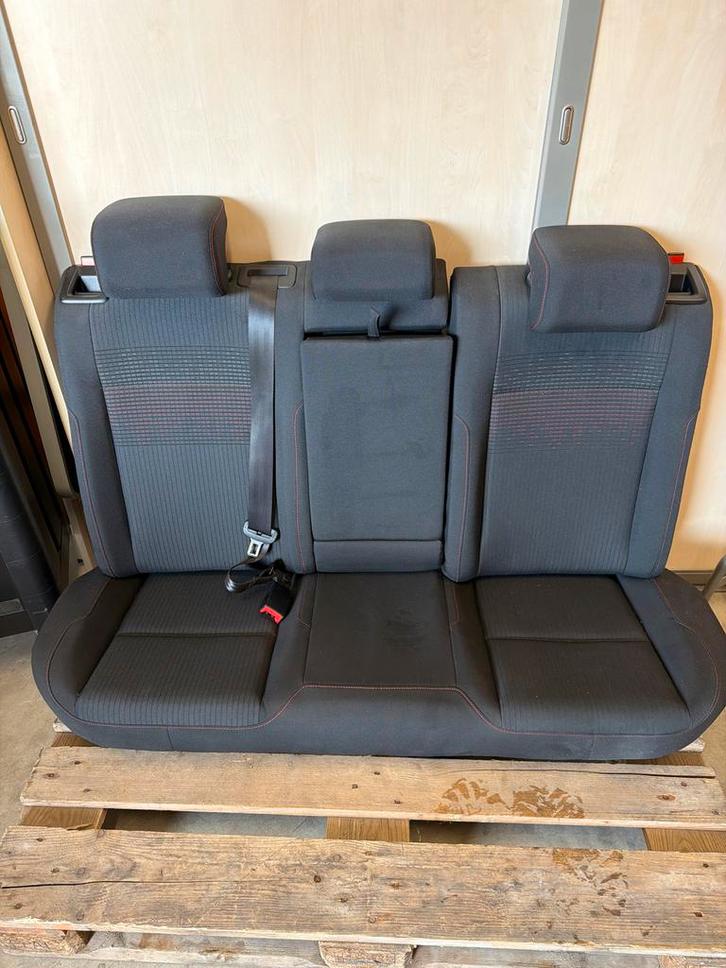 Autostoel achterbank Golf 7 met achter deurpanelen, Auto-onderdelen, Interieur en Bekleding, Universele onderdelen, Gebruikt, Ophalen of Verzenden