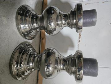 2 Lifestyle kandelaars zilverkleurig hoogte 39 cm en beschikbaar voor biedingen