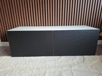 Besta Meubel met 4 Zwarte Laxviken Fronten