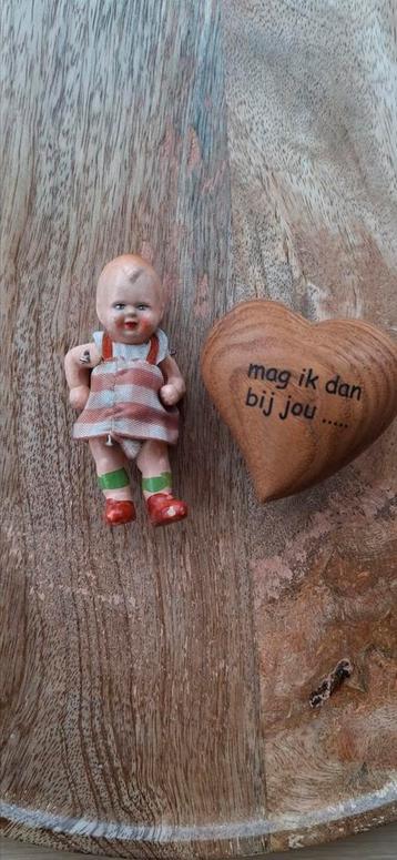 Antiek poppenhuispopje  beschikbaar voor biedingen