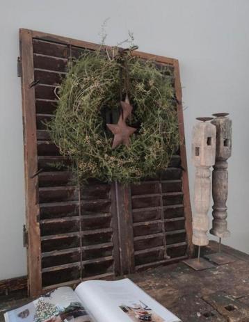 Oude Houten Luiken Decoratie beschikbaar voor biedingen