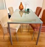 Moderne strakke eethoek en salontafel van metaal en melkglas, Huis en Inrichting, Tafels | Eettafels, Ophalen, Gebruikt, 50 tot 100 cm