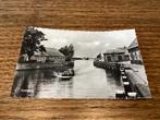 Ossenzijl.      Melkbussen per boot, Ophalen of Verzenden