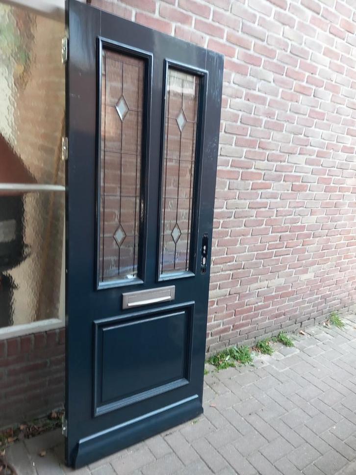 hardhouten voordeur met dubbele glas in lood erin, Doe-het-zelf en Verbouw, Deuren en Horren, Gebruikt, Buitendeur, 200 tot 215 cm