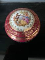 Limoges Porseleinen Doosje met Romantisch Tafereel, Ophalen of Verzenden