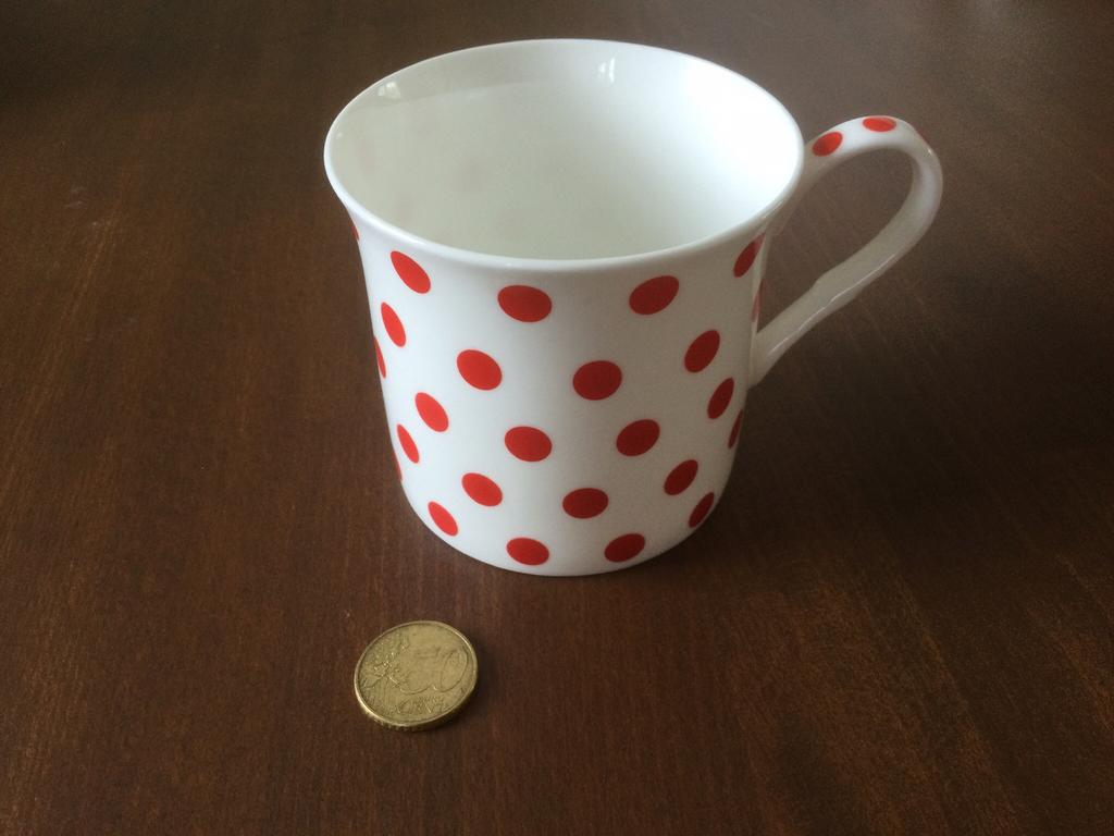 Mok wit met rode stippen Happy Life, lifedesign, Ophalen of Verzenden, Nieuw, Porselein, Kop(pen) en/of Schotel(s)
