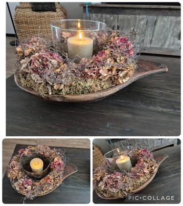 Houten (olijfbak) met krans, glas en kaars beschikbaar voor biedingen