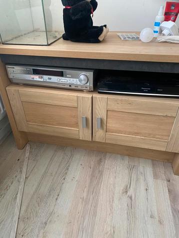 Tv kast beschikbaar voor biedingen