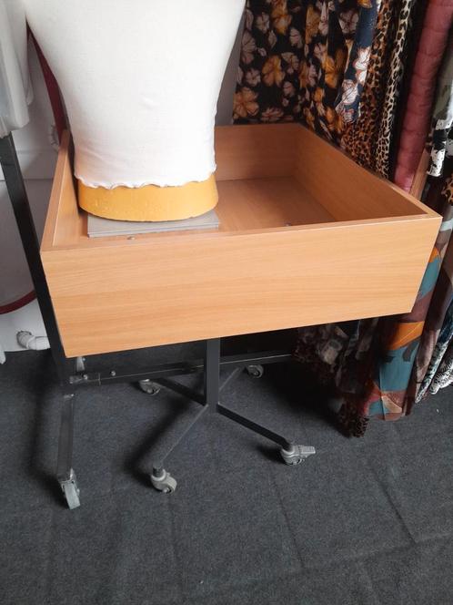 Bak op wielen, Huis en Inrichting, Woonaccessoires | Zuilen en Pilaren, Zo goed als nieuw, Ophalen