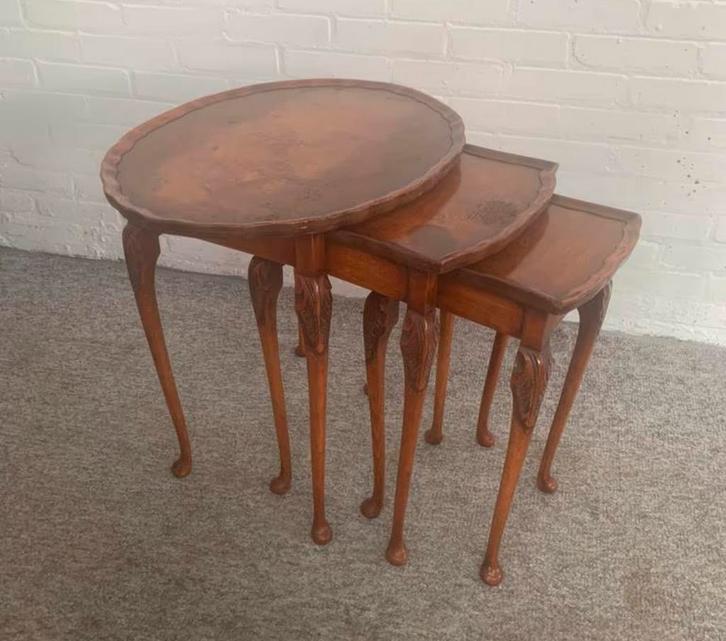 Tafel wortelnoten chippendale Bijzettafeltjes antiek., Huis en Inrichting, Tafels | Bijzettafels, Ophalen of Verzenden