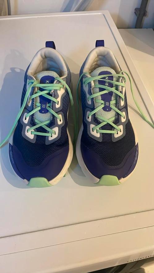 Kiprun kinder hardloopschoenen maat 33, Kinderen en Baby's, Kinderkleding | Schoenen en Sokken, Zo goed als nieuw, Sportschoenen