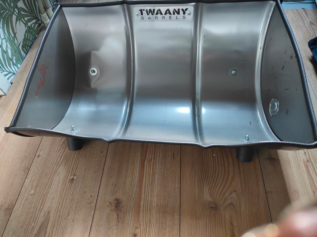 Leuke slaapplek voor kat of kleine hond inclusief kussen, Ophalen, Gebruikt, Polyester