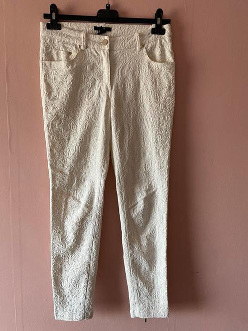 H&M witte pantalon broek met ingeweven print maat 36, Kleding | Dames, Broeken en Pantalons, Zo goed als nieuw, Maat 36 (S), Wit