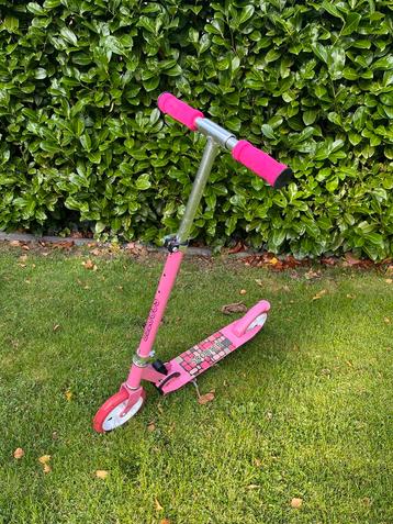 Leuke stoere roze step! beschikbaar voor biedingen