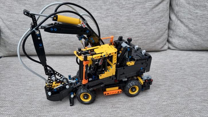 Lego technic 42053 Volvo EW160E graafmachine, Kinderen en Baby's, Speelgoed | Duplo en Lego, Zo goed als nieuw, Lego, Complete set