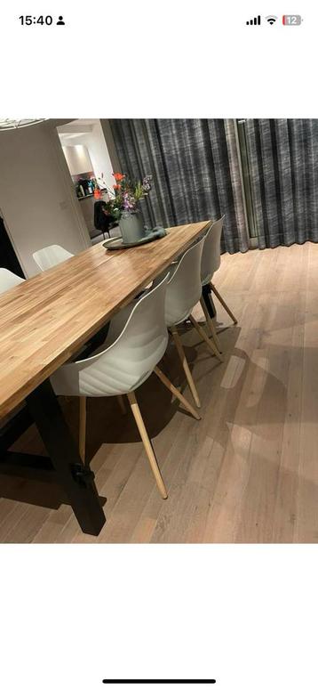 6 kuipsstoelen  beschikbaar voor biedingen