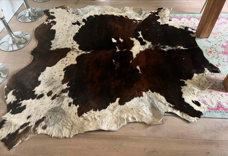 Uniek Koeienhuid Vloerkleed, Huis en Inrichting, Stoffering | Tapijten en Kleden, Zo goed als nieuw, 200 cm of meer, 200 cm of meer