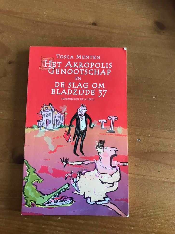 Het Akropolis genootschap en de slag om blz 37 -Tosca Menten, Boeken, Humor, Zo goed als nieuw, Verhalen, Ophalen
