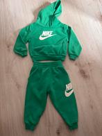 Mooi groen Nike joggingpak maat 86-92, Kinderen en Baby's, Babykleding | Maat 86, Jongetje of Meisje, Ophalen of Verzenden, Zo goed als nieuw