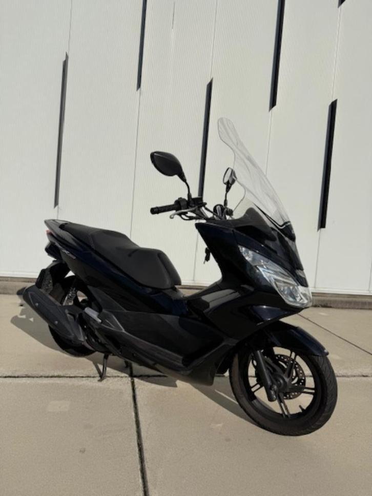 Honda Pcx 150-i motorscooter 2015 te koop, Motoren, Motoren | Honda, Bedrijf, Scooter, 11 kW of minder, 1 cilinder, Ophalen