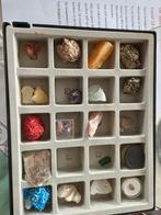 Mooie zier stenen 3 grote en een doos met.kleine stenen, Ophalen of Verzenden, Mineraal