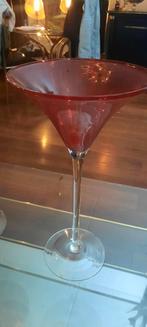 Twee grote rode glazen kelken, Ophalen, 50 tot 75 cm, Rood, Glas