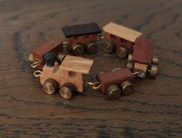 Miniatuur Houten Trein met Koperen Wielen beschikbaar voor biedingen