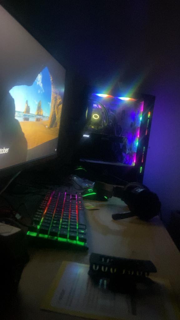 Gaming PC met 1070 Ti + Scherm, Keyboard, Muis & Headset, Computers en Software, Desktop Pc's, Gebruikt, 4 Ghz of meer, HDD, 4 GB