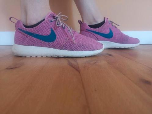 Nike Rosh Run Sneakers Hardloopschoenen Roze/Blauw | Maat 38, Kleding | Dames, Schoenen, Gedragen, Sneakers of Gympen, Blauw, Ophalen of Verzenden