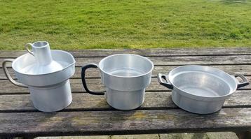 Vintage melkkannen en braadpan. beschikbaar voor biedingen