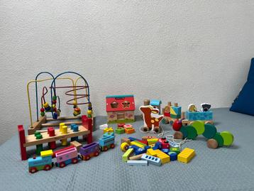 Collectie houten speelgoed beschikbaar voor biedingen
