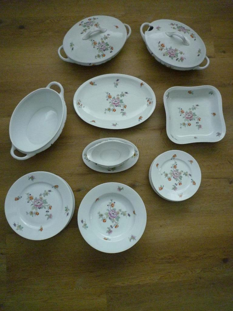 bloemmotief diner- ontbijt soepborden schalen E Czechoslovak, Antiek en Kunst, Antiek | Servies compleet, Ophalen