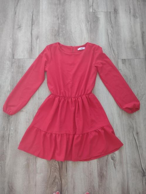 Prachtige rode jurk van Most Wanted, maat M. Laagjes jurk., Kleding | Dames, Jurken, Zo goed als nieuw, Rood, Boven de knie, Ophalen of Verzenden