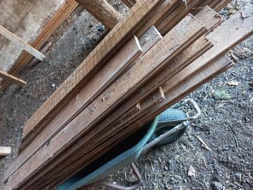 Oude gebruikte planken, Sloot hout, haard hout o.i.d. beschikbaar voor biedingen