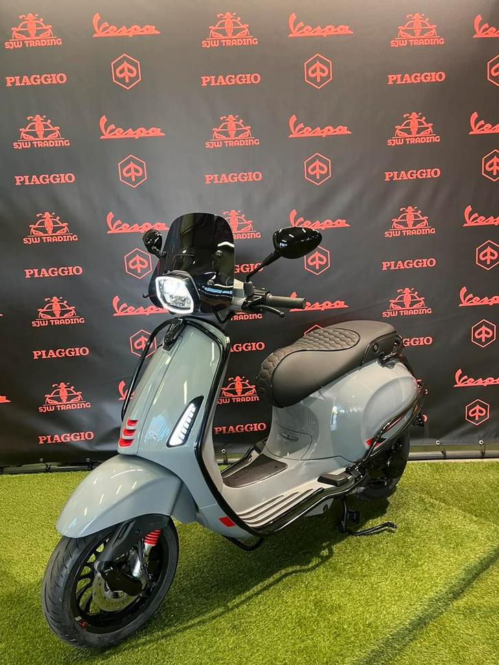 Vespa Sprint 2020 Snor/Brom! Nardo Grey Full Option Garantie, Fietsen en Brommers, Scooters | Vespa, Overige modellen, Benzine