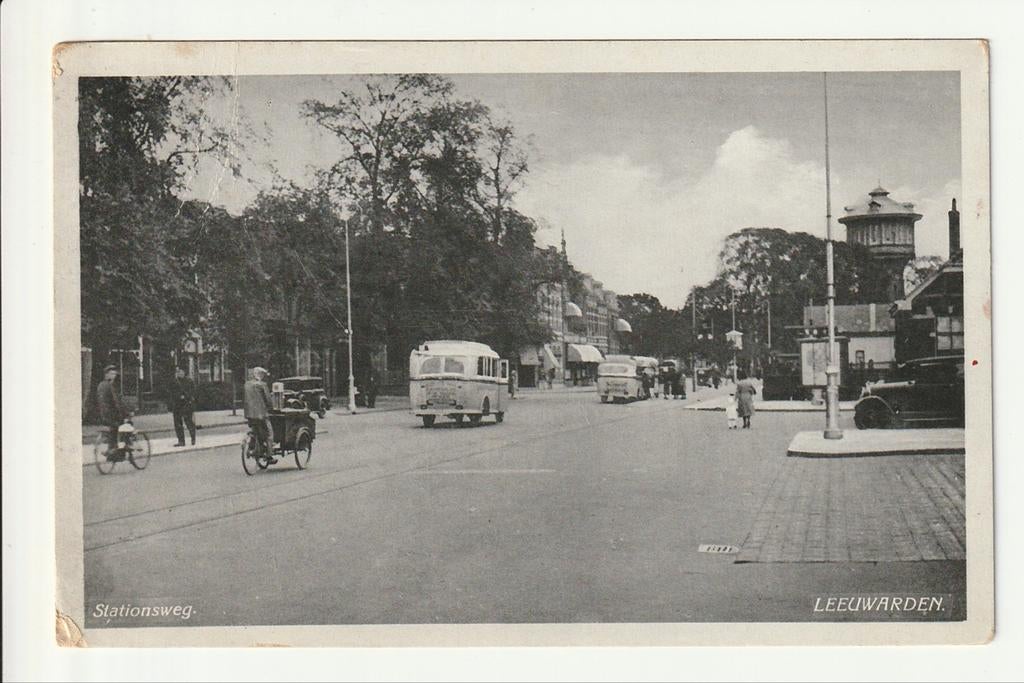 LEEUWARDEN STATIONSWEG NTM STOOMTRAM RAILS OUDE STADSBUSJES, Ophalen of Verzenden, 1940 tot 1960, Gelopen, Friesland