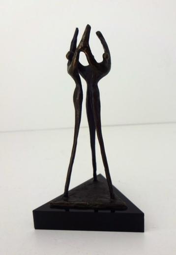 Brons legering beeldje drie figuren omhoog Ammmerlaan 3777-b beschikbaar voor biedingen