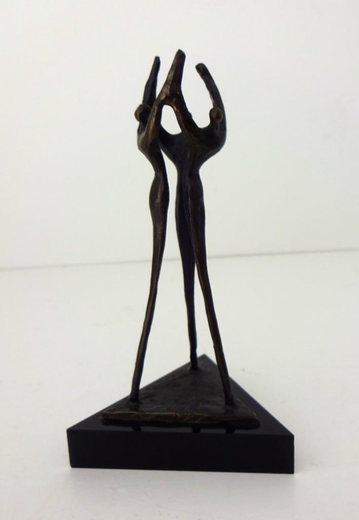 Brons legering beeldje drie figuren omhoog Ammmerlaan 3777-b, Antiek en Kunst, Kunst | Designobjecten, Ophalen of Verzenden