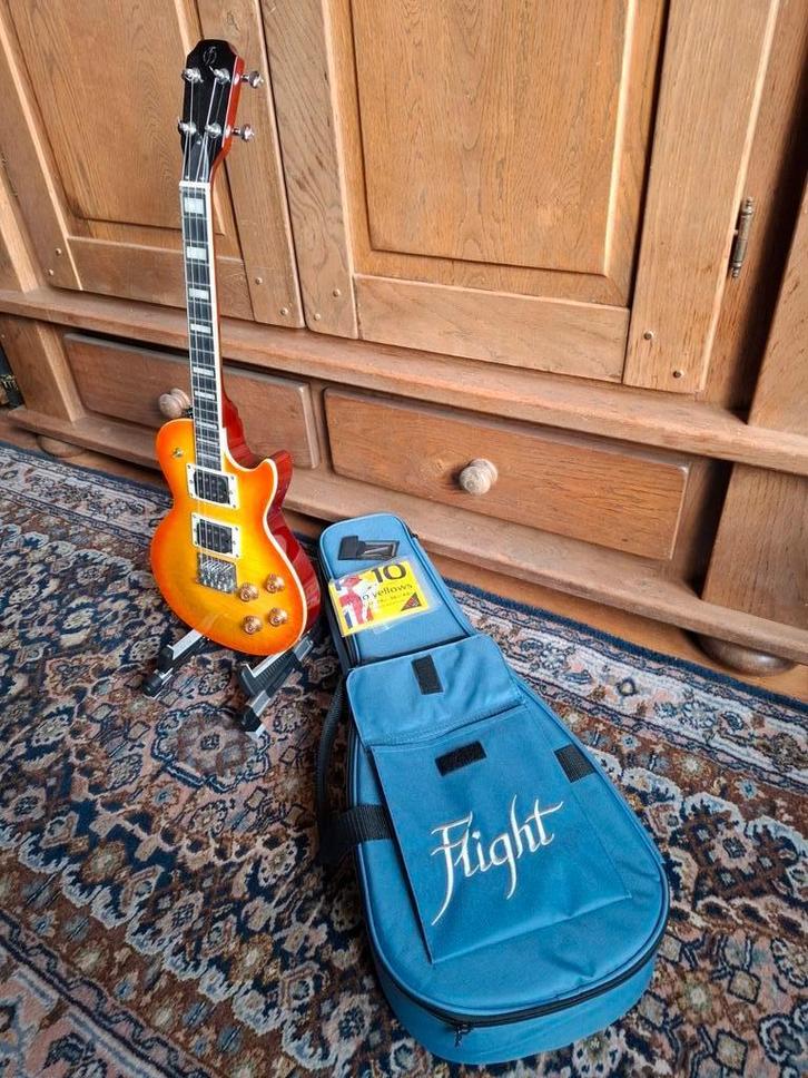 FLIGHT solid body Centurion tenor ukelele Vintage Burst, Muziek en Instrumenten, Snaarinstrumenten | Overige, Zo goed als nieuw